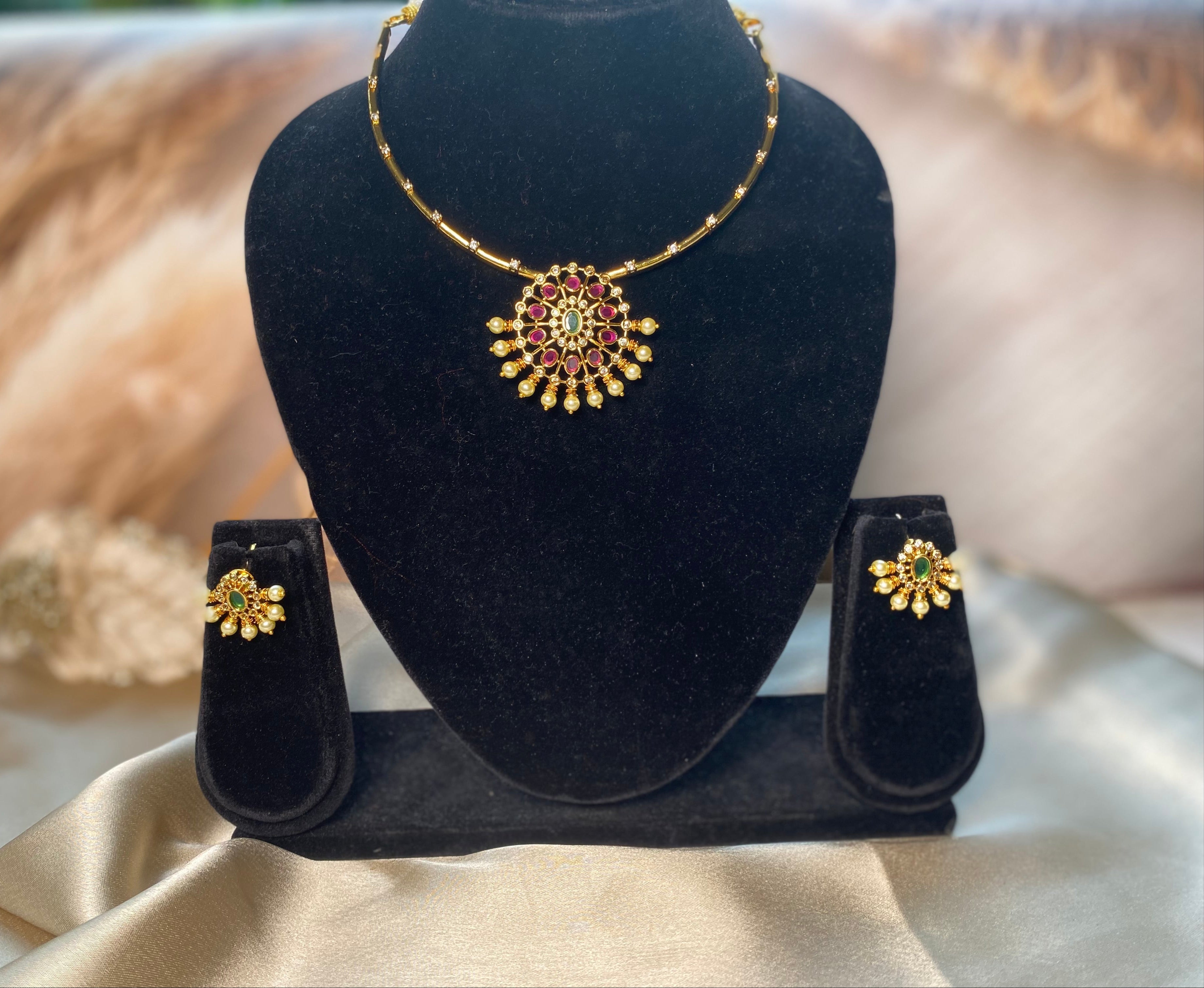 Antique gold-plated choker with floral sunburst pendant
