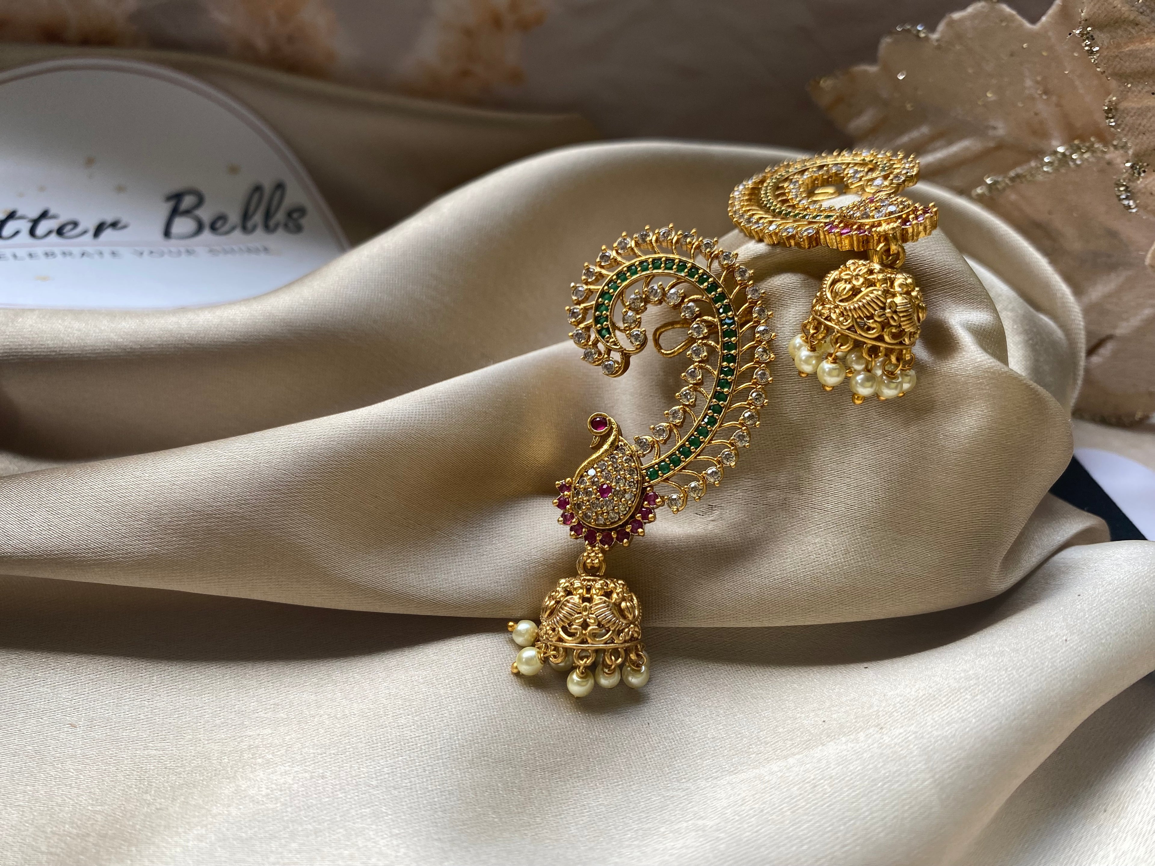 Antique gold finish with paisley-inspired design