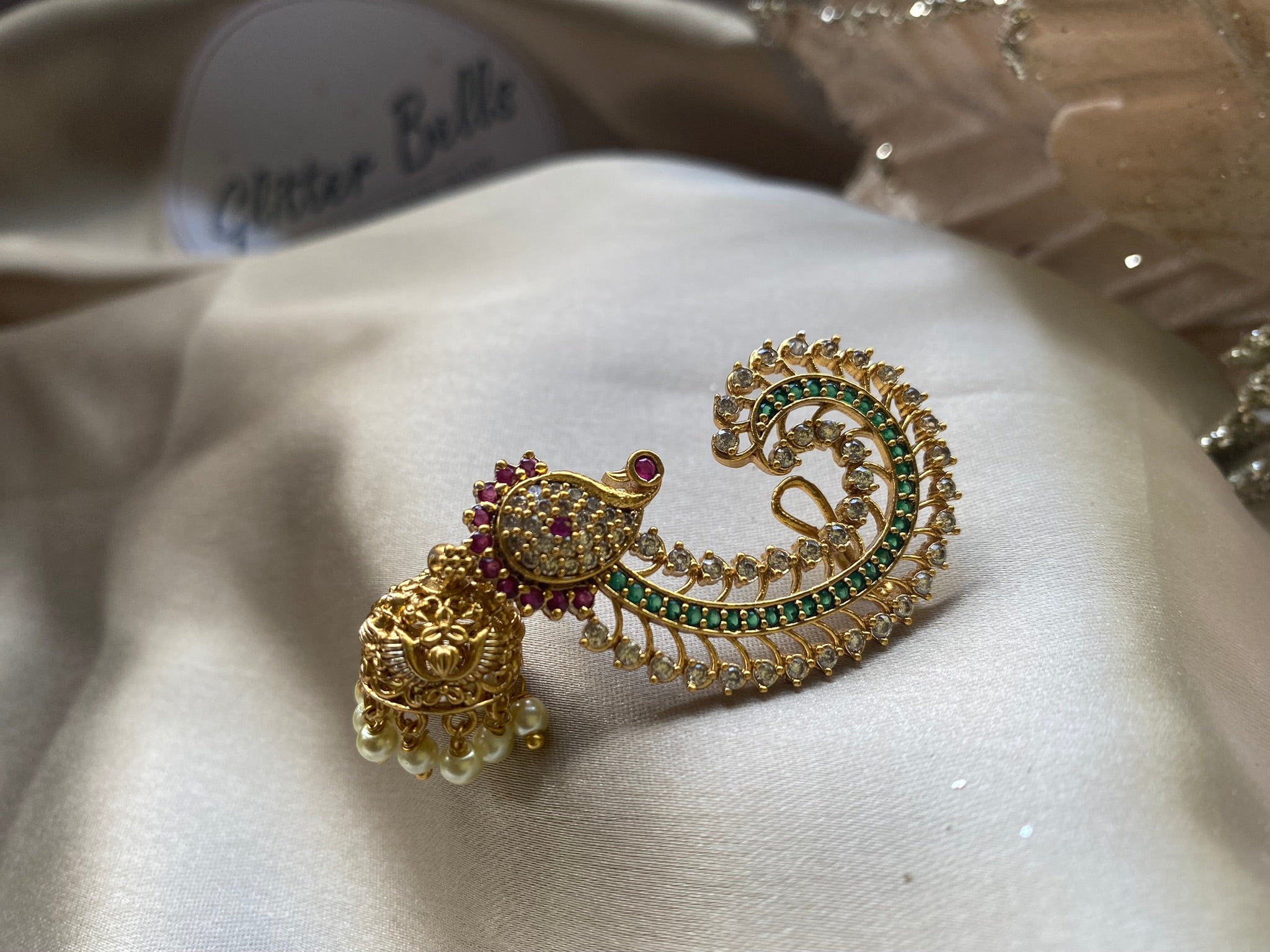 Antique gold finish with paisley-inspired design
